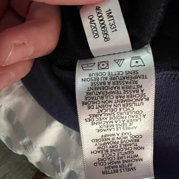 Travis Mathew’s golf pullover lightweight jacket - Picture 6 of 7